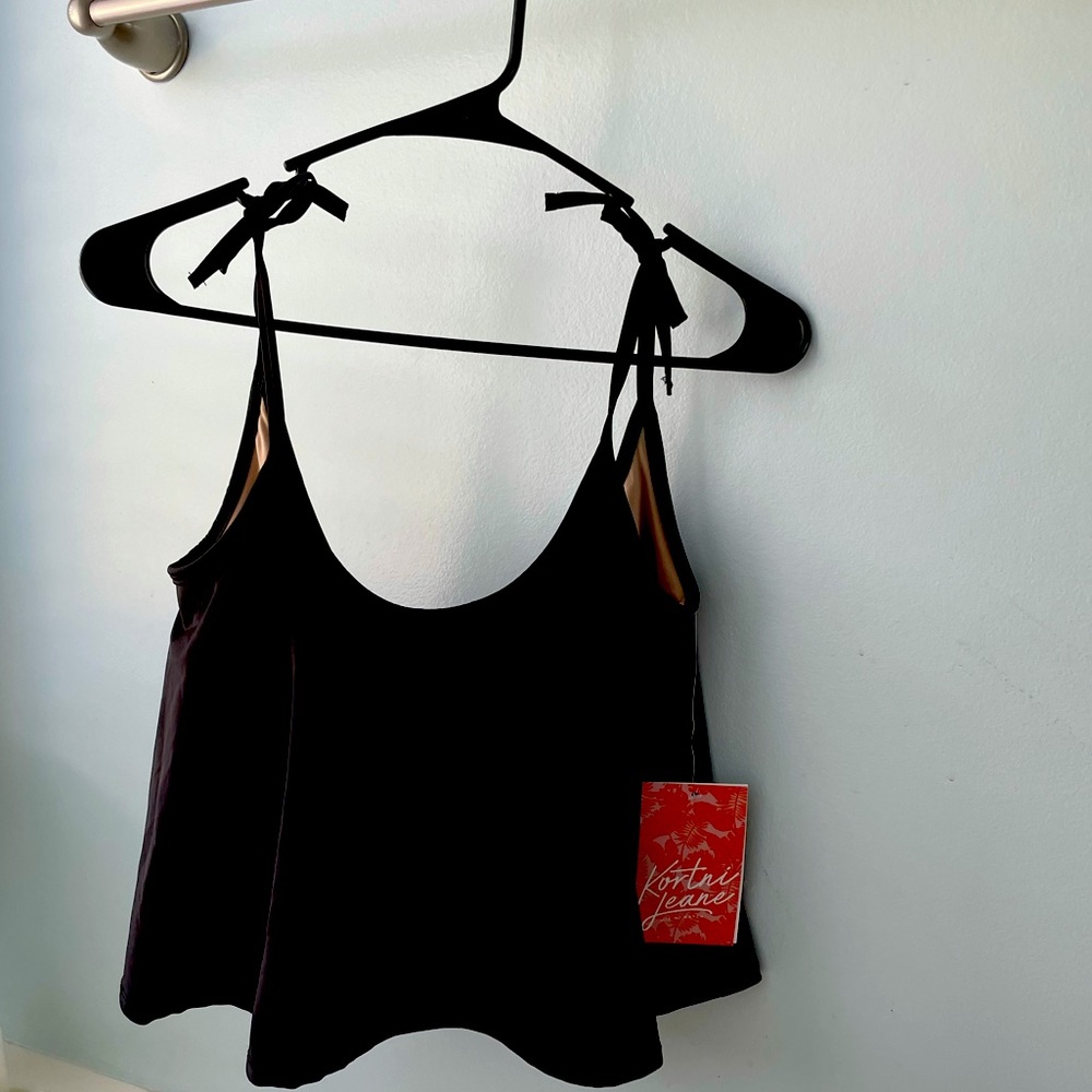 NWT Kortni Jeane Black Swing Top